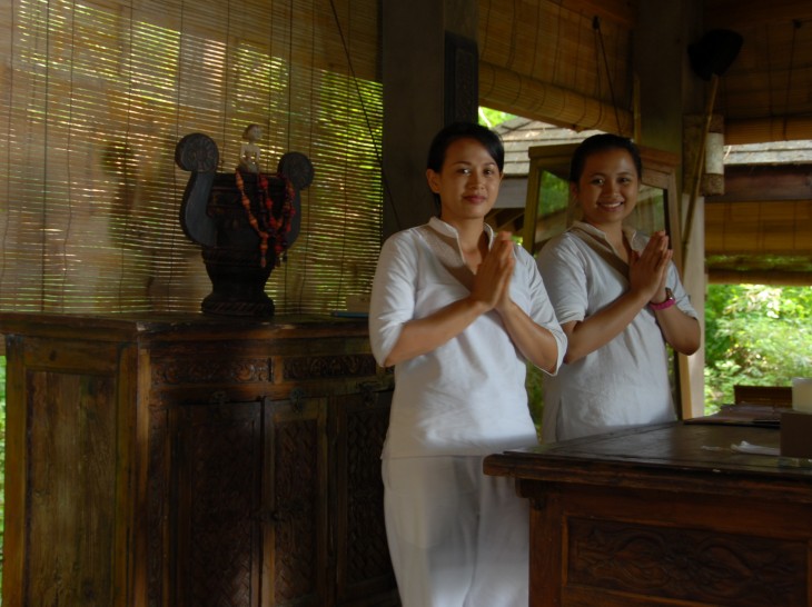 Laluna Balinese spa attendants.JPG