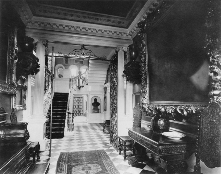 DoughtyHouse,1905main staircase,DoughtyHousehistoricpic.jpg